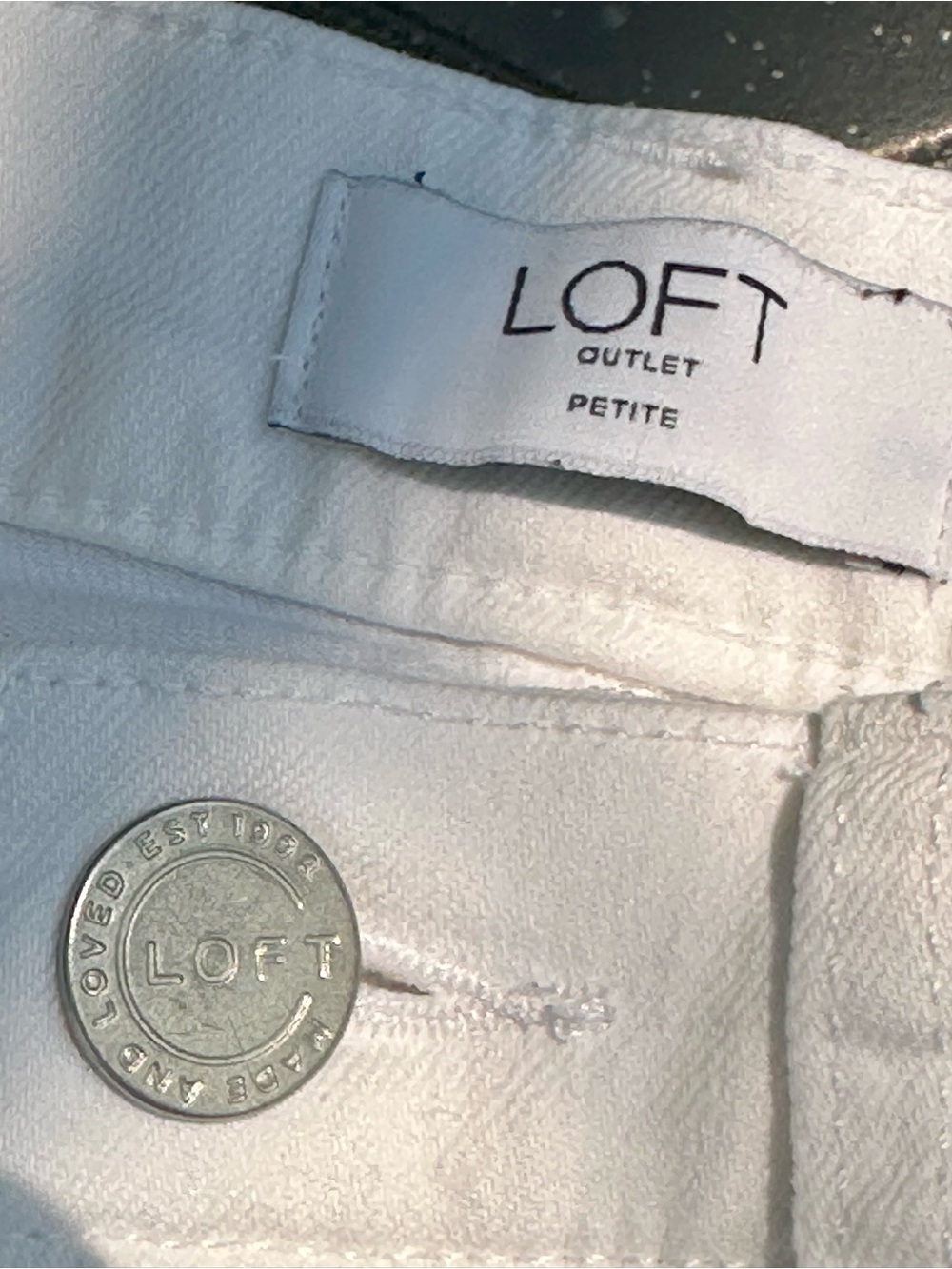 LOFT Outlet White Petite Jeans Size 6P Frayed Hem Stretch Denim - Picture 2 of 5